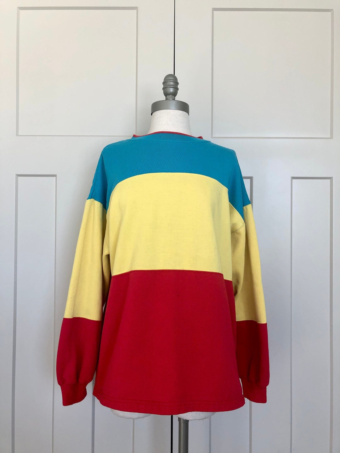 Primary color top block sweater