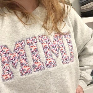 Personalized Embroidered Appliqué Sweatshirt, Gift for Mom, Gift for Grandparents, Mother’s Day gift