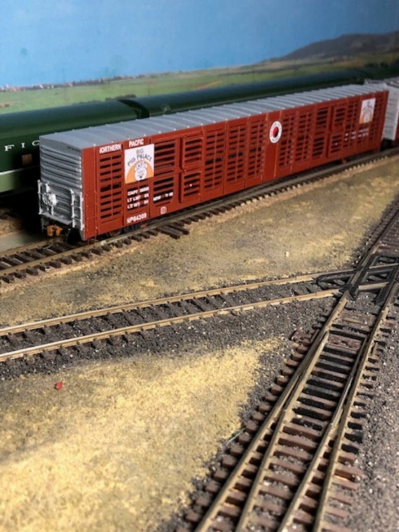 HO Scale Northern Pacific “big Pig Palace” 85' Stock Car - Etsy