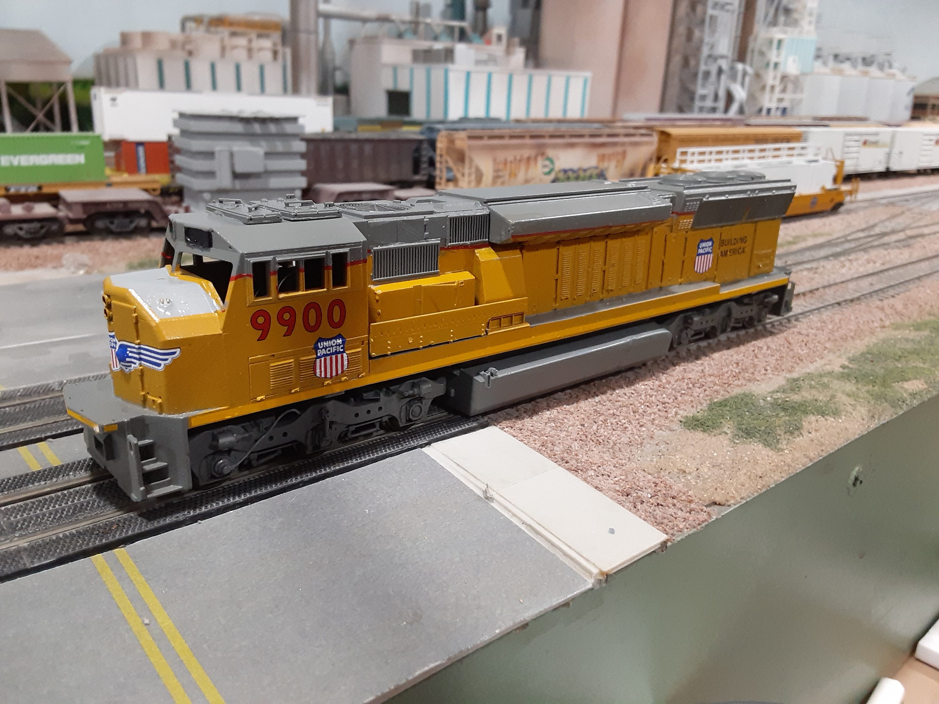 HO Scale GE B23-7R super-7 Locomotive Shell 