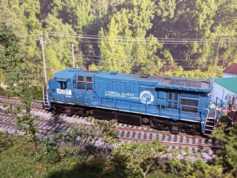 HO Scale GE B23-7R Super-7 Locomotive Shell image 3