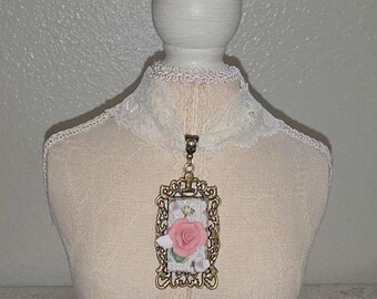 gargantilla de encaje hecha a mano al estilo de la época romántica