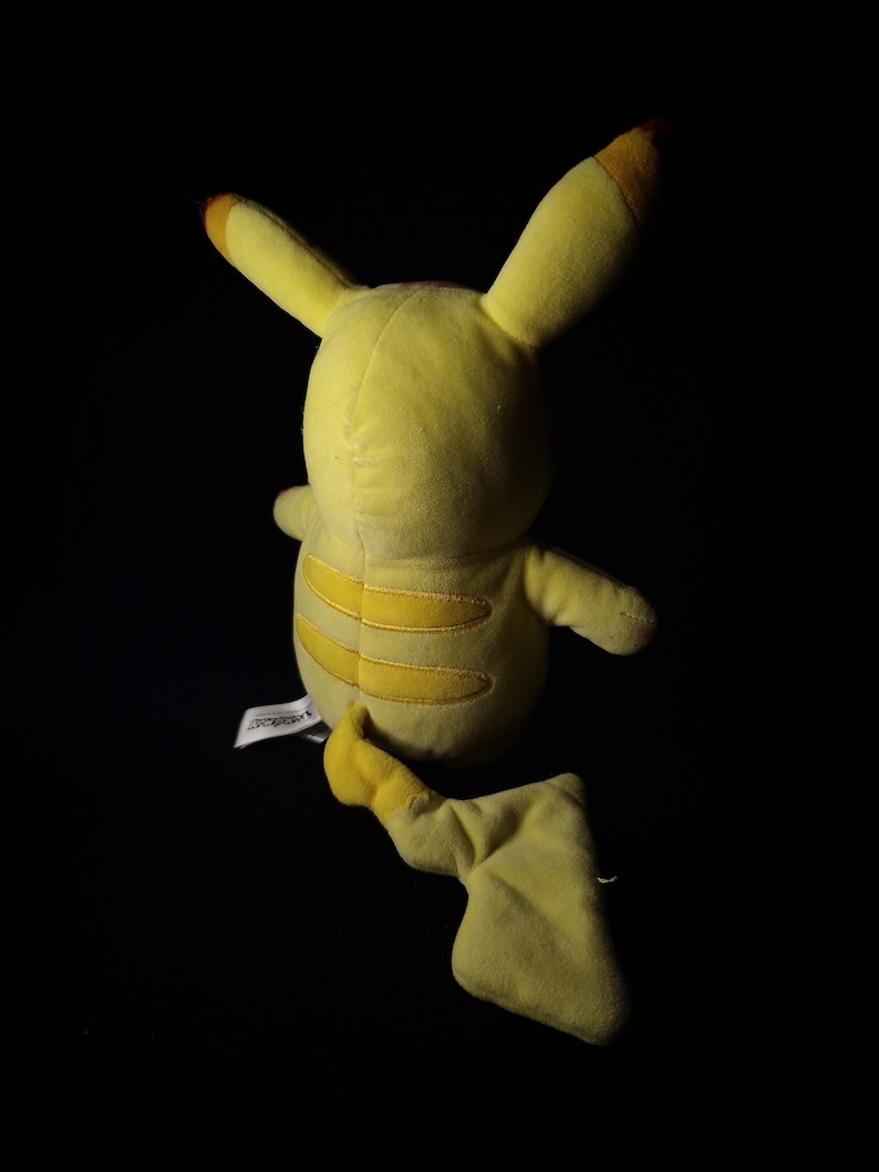 Pikachu, peluche de Pokémon de terror espeluznante, inquietante, espeluznante, embrujado, animal de peluche impactante, aterrador, monstruo con dientes, hecho a mano, carnoso, sangriento, ceniza. imagen 8