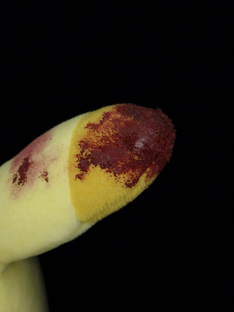 Pikachu, peluche de Pokémon de terror espeluznante, inquietante, espeluznante, embrujado, animal de peluche impactante, aterrador, monstruo con dientes, hecho a mano, carnoso, sangriento, ceniza. imagen 11