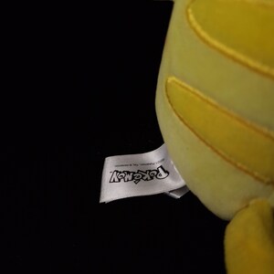 Pikachu, peluche de Pokémon de terror espeluznante, inquietante, espeluznante, embrujado, animal de peluche impactante, aterrador, monstruo con dientes, hecho a mano, carnoso, sangriento, ceniza. imagen 10