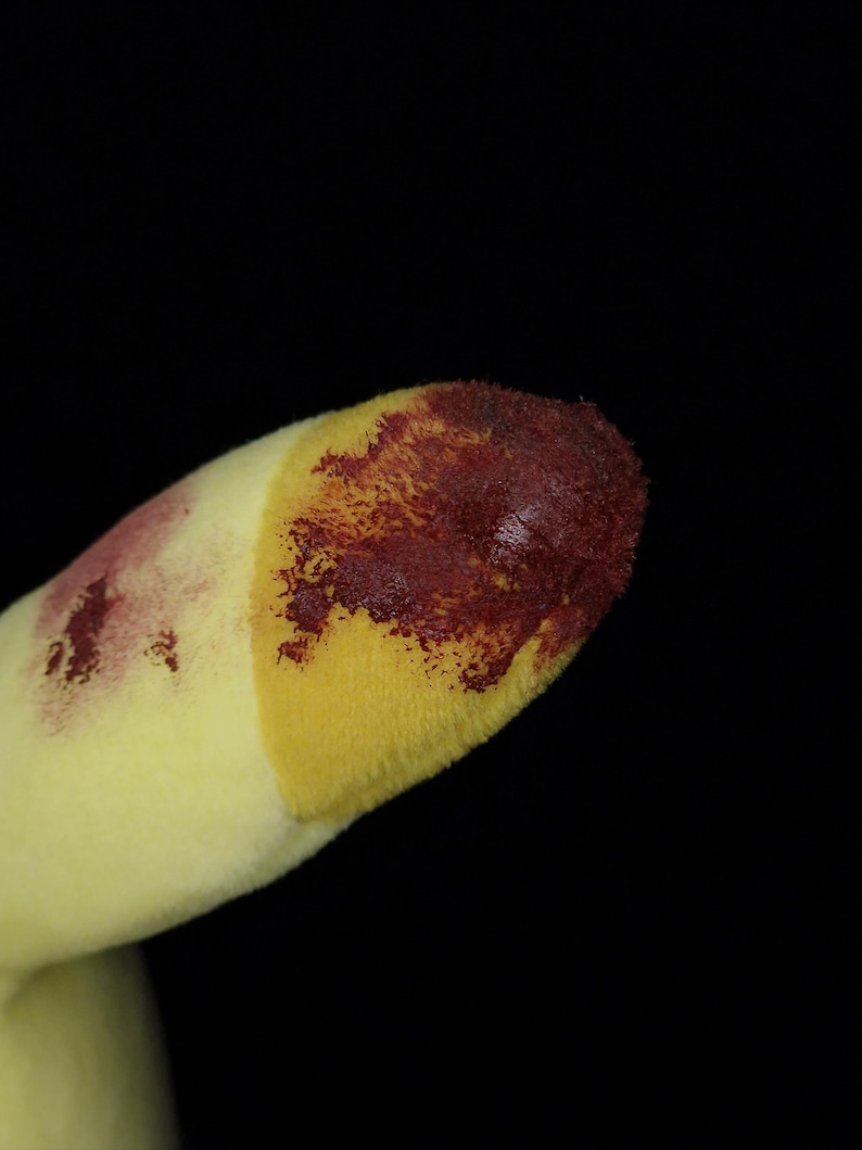 Pikachu, peluche de Pokémon de terror espeluznante, inquietante, espeluznante, embrujado, animal de peluche impactante, aterrador, monstruo con dientes, hecho a mano, carnoso, sangriento, ceniza. imagen 7