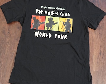 Nachtrabe College Popmusik Club World Tour Shirt, Verdrehtes Wunderland Shirt, Disney Verdrehtes Wunderland Shirt, Twst Shirt
