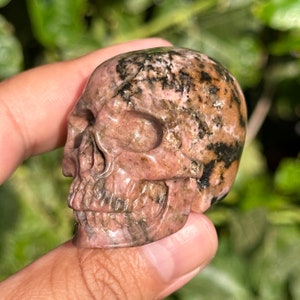 2” Rhodonite Crystal Skull black pink HQ gemstone Carving guardian skulls Halloween
