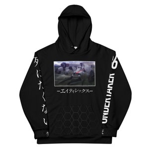 Op de afbeelding: Zwart hoodie met een witte grafische print van een robot en de tekst "UNDERLANER 6" op de rechtermouw. De tekst "エイディングクルー" is in wit onder de grafische print gedrukt. De hoodie heeft een zwart honingraatpatroon op de voorkant.