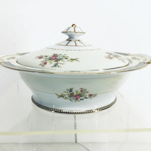 Noritake “Evana” pattern Round Covered Vegetable Bowl with lid