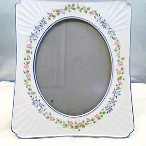 Marco de fotos floral de porcelana fina - Marco de fotos ovalado pintado a mano