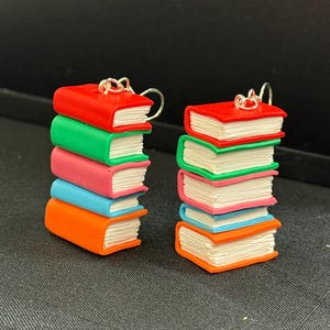 Orecchini in pasta polimerica ispirati alla serie di libri fantasy ACOTAR