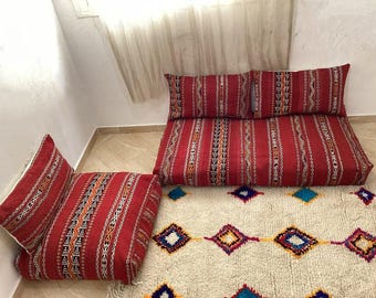 Conjunto de sofá marroquí de suelo: cojines bereberes rojos, sin relleno