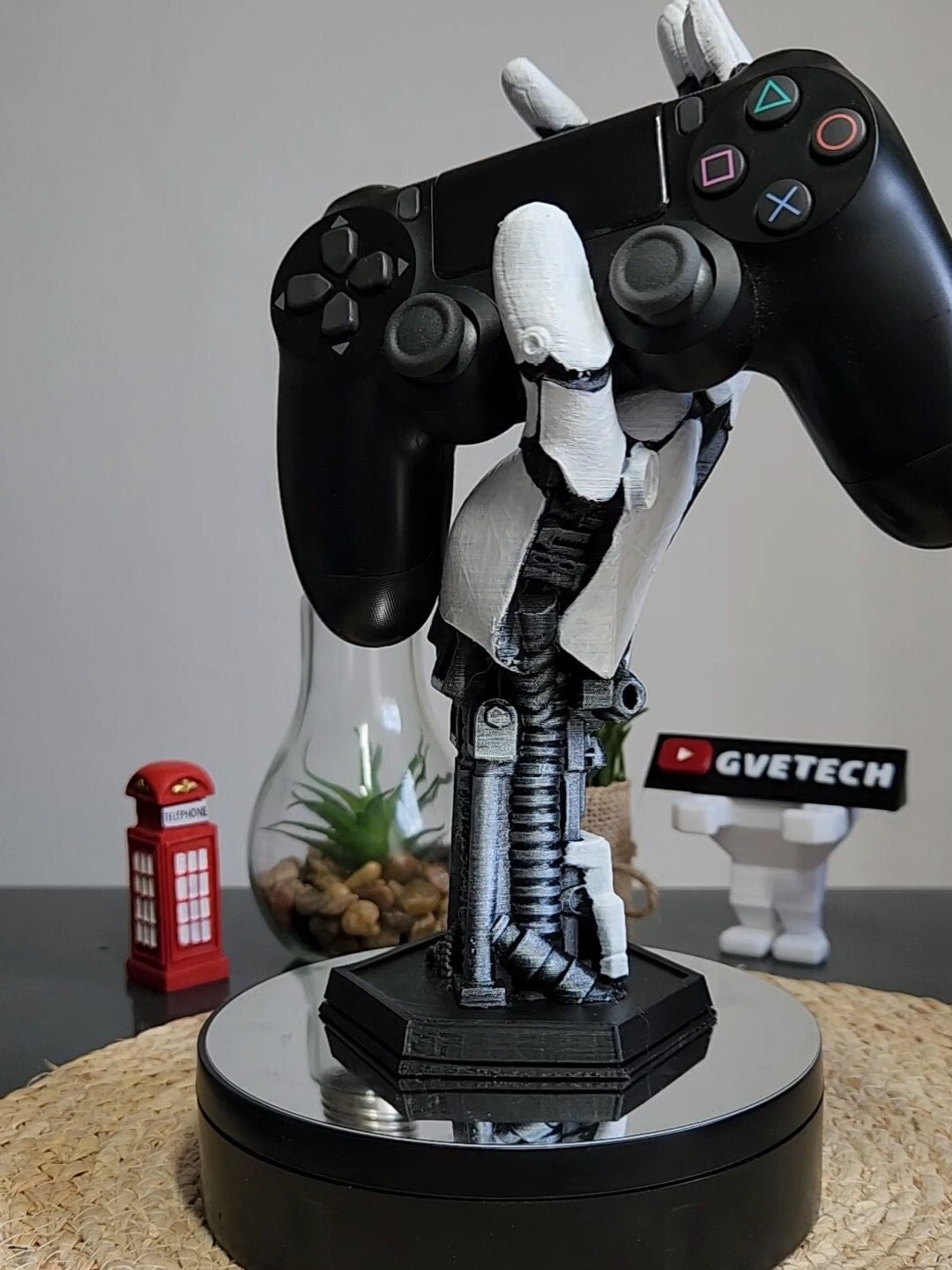 thumbnail image 2 of Desktop Controller Holder For PS4/PS5/Xbox ONE/Switch Pro/Headset 2 of 9