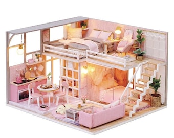 Maison de poupée miniature faite main : loft entièrement meublé avec LED