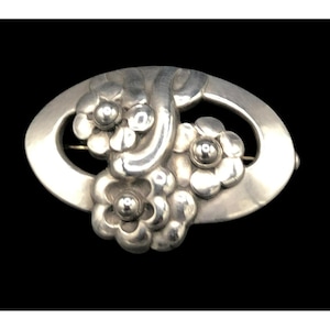 Early Georg Jensen Sterling Silver Flower Brooch No. 28 Denmark 1925-1930 Elegant Design