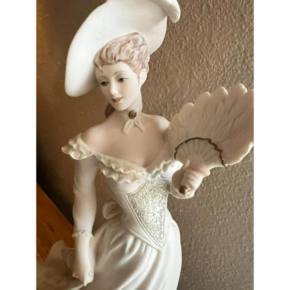 Giuseppe Armani Figurine Vanessa 0347F Statue Capodimonte Florence