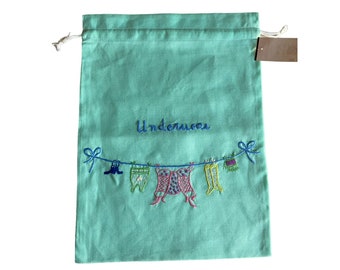 Bolsa de lencería delicada de lino bordado a mano de 11 x 15 con cordón ajustable. Ropa interior.