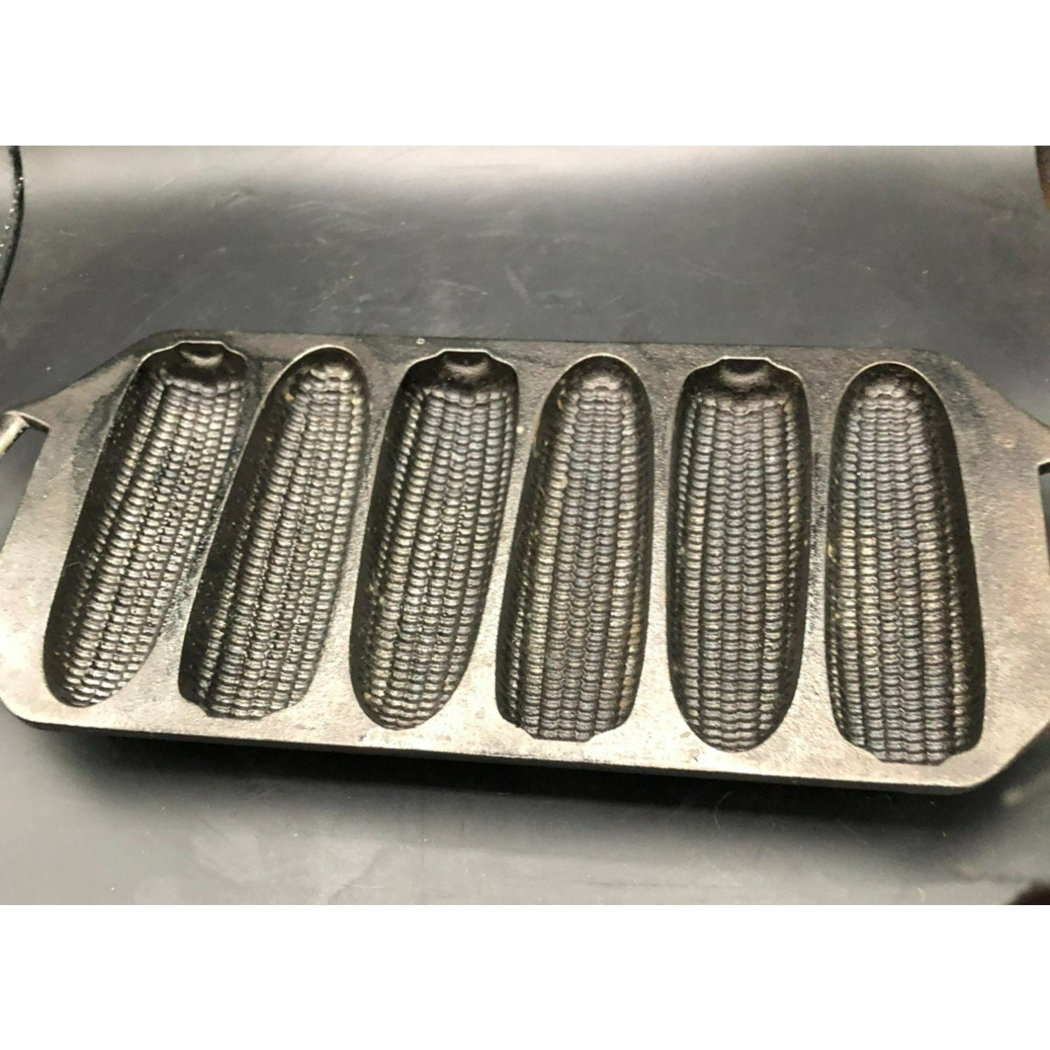 Lot45 Cast Iron Cornbread Pan for 7 Sticks - Corn Shaped Baking Pan for  Oven Baking Corn Stick, Bread, Fritters, Cake