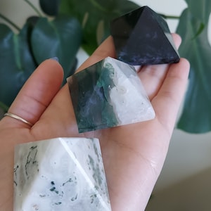 Moss agate pyramids, Moss agate, crystal pyramid, healing crystals, metaphysical