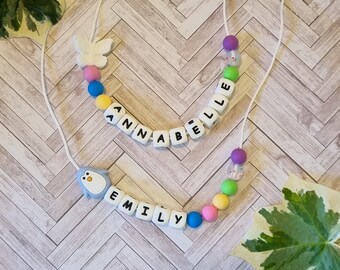 Collar personalizado con nombre en tonos pastel arcoíris / Collar infantil con cuentas de silicona y nombre personalizado - Collar sensorial con chispas de arcoíris en tonos pastel