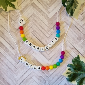 Collar con nombre personalizado de cuentas de silicona con arcoíris / collar con nombre personalizado para bebés, niños o adultos - collar sensorial con arcoíris brillante