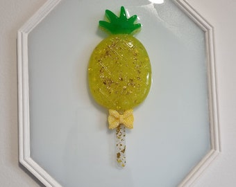 Arte mural de resina con forma de paleta de piña: marco reciclado, decoración con dopamina