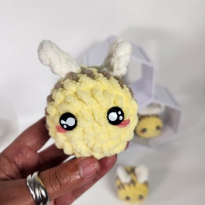 Bijenknuffel | Gehaakte bij | Gehaakt bijenspeelgoed | Bijenamigurumi | Knuffel hommel | Handgemaakte bij | Desk Buddy | Op bestelling gemaakt