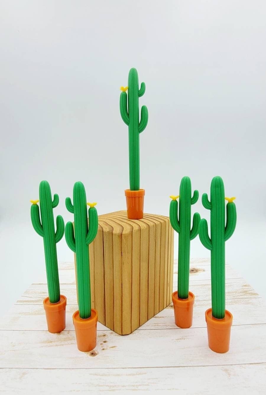  Legami - Desk Friends 12.5 x 7.5 cm Cactus Theme Ceramic Pen  Holder for Desk Hand Painted : Office Products