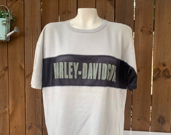 90’s Vintage Harley Davidson men’s T-shirt size XL, Vintage Cream/Gray Spell Out Harley Davidson T-shirt.