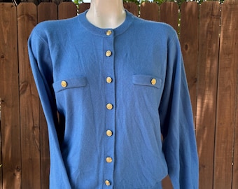 Cardigan vintage anni '90, splendido, blu con bottoni color oro, taglia M, di Kerri & Kelsey RN82351, in morbido acrilico, da donna.