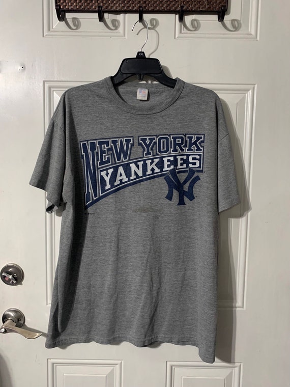 Vintage Y2K New York Yankees mens T-shirt size L. - image 1