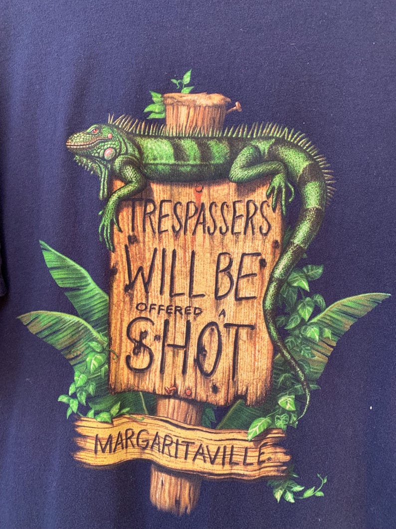 2002 Vintage “Trespassers will be offered a shot.” Margaritaville Jimmy Buffet Lizard T-shirt size Medium, Y2K, Streetwear, Urban Outfitters image 2