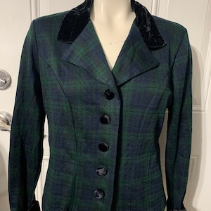 Vintage 90s Plaid blazer women’s velvet collared blazer size M.