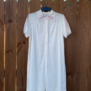 Vintage 80-90’s Vanity Fair Made in USA off white pajama robe size 36, lightweight robe, soft pajama dress, Cottagecore, modest slip.