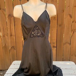 80-90s Vintage  black lace Slip size M , True Vintage full Slip, Cottagecore, Cute, Lace.