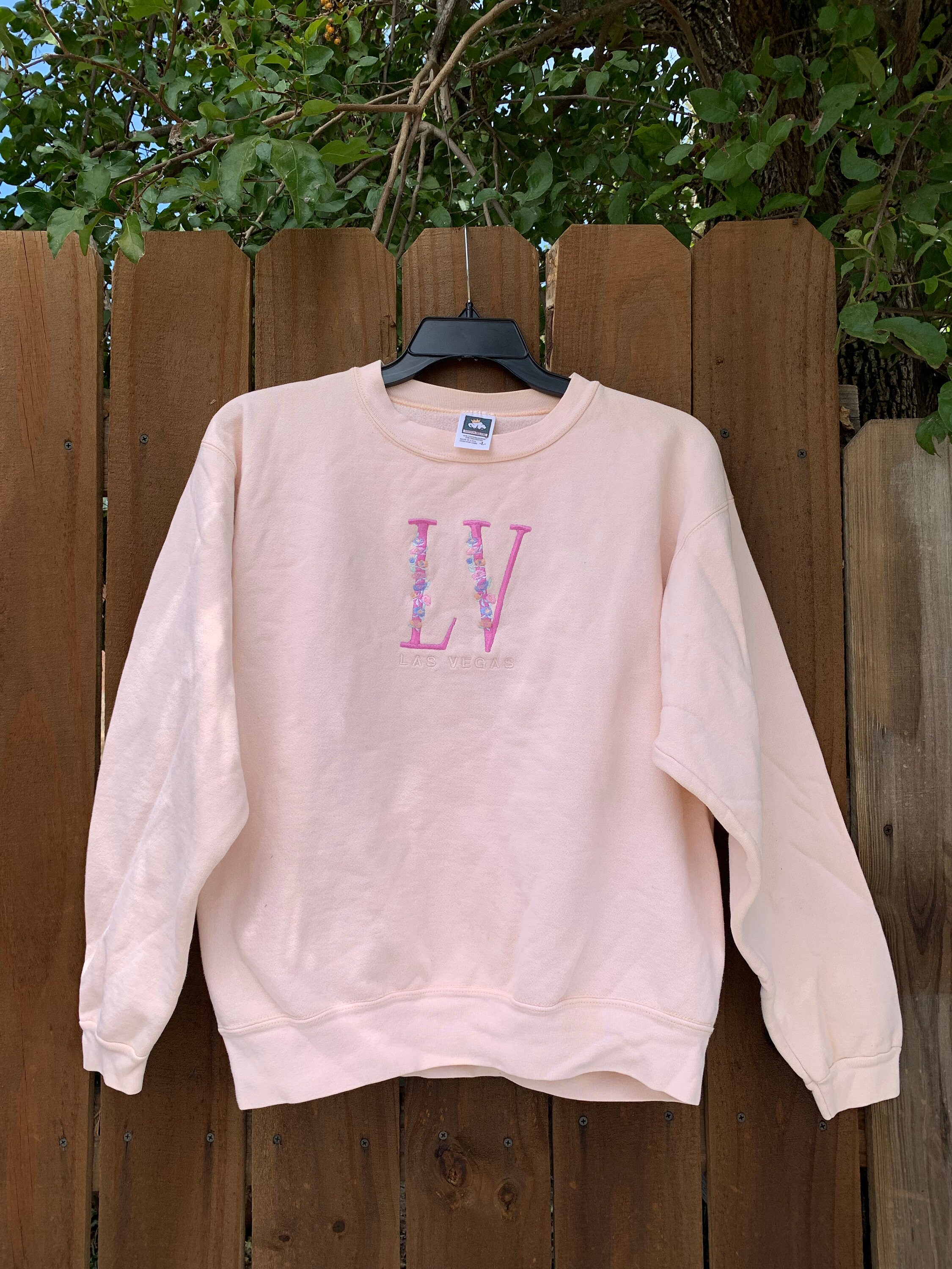 90's Vintage Las Vegas Floral Embroidered Crewneck Pullover Sweatshirt Size Large by Cotton Deluxe Made in USA, Peach color.