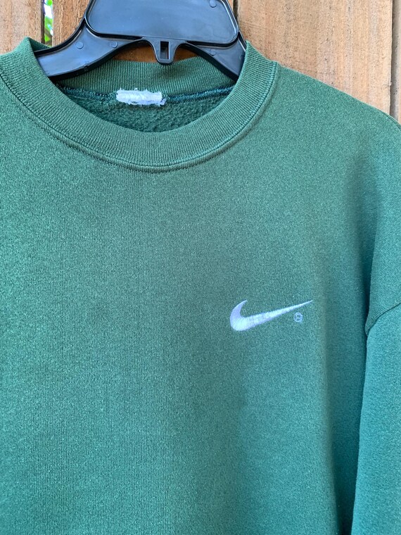 トップス Nike old 90's v stitch sweat short green Vintage 2000s Nike Olive Green Small Swoosh Embroidered