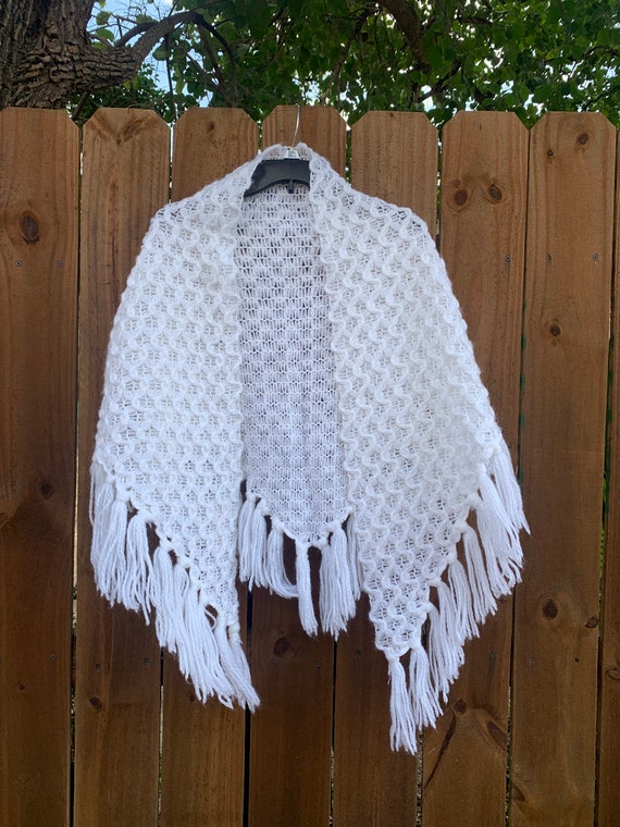 60s Vintage ladies white knit shawl One Size.