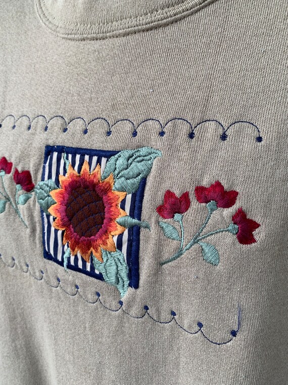 90’s Vintage “Sunflower” embroidered sweatshirt s… - image 4