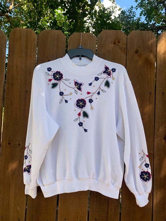 90s Vintage “flowers” Embroidered Mock Neck Ladies Sweatshirt Size  