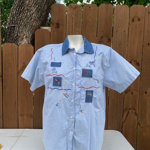 90’s Vintage Capacity Cute denim/cotton blouse size Large, Vintage Flowers ladies button up top size L.