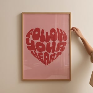 Sigue tu corazón Wall Art Print, Retro Wall Art, Póster de moda, Decoración de pared, Arte imprimible, Póster retro, Póster rosa, Impresión de moda