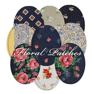 Può includere: Un assortimento di toppe floreali ovali in vari modelli e colori. I disegni includono rose, piccoli fiori e forme geometriche su sfondi blu navy, gialli e beige. Il testo "Floral Patches" è visualizzato in corsivo.