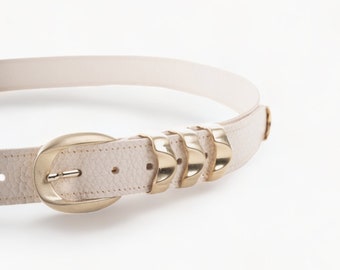 Leather belt in a beige shade with metallic details