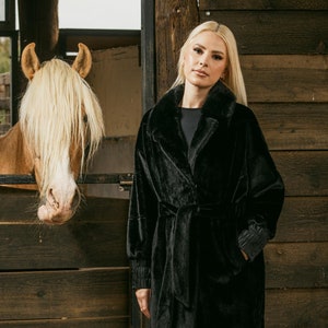 Luxurious Black Synthetic Fur Coat with Genuine Mink Fur Collar
