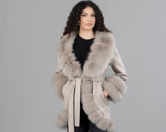 Alpaca coat with fox fur details in beige color