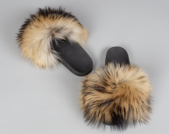 Finn Raccoon Fur Slides in Gold Color – Fluffy and Stylish Comfort