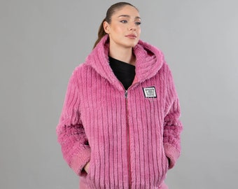 Hooded faux fur jacket in pink color