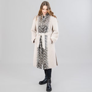 Cashmere coat with real mink fur details in beige color
